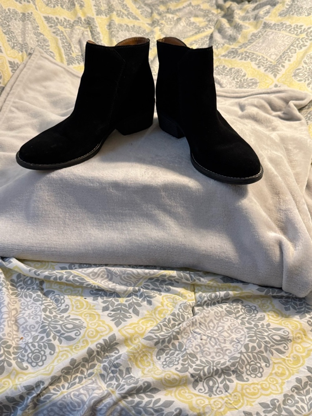 White Mountain Black Suede Ankle Booties with Block Heel Size 10